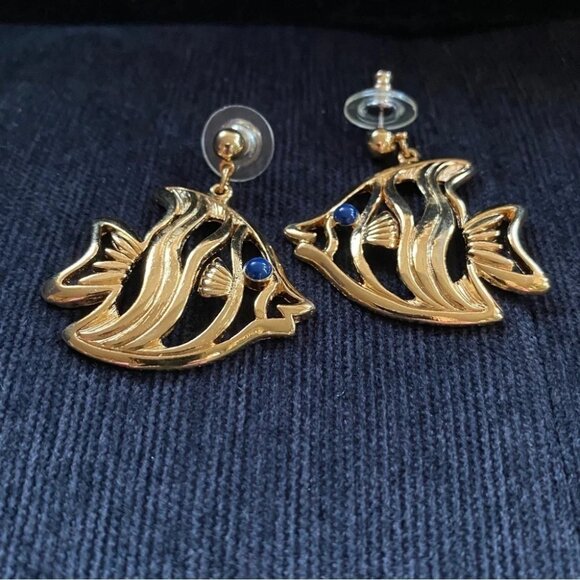 Vintage AVON "Two Fish" Gold Tone Dangle Earrings with Blue Eye Accent - Picture 5 of 9